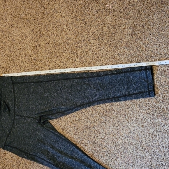 Under Armour black space dyed cropped leggings small - Picture 11 of 12